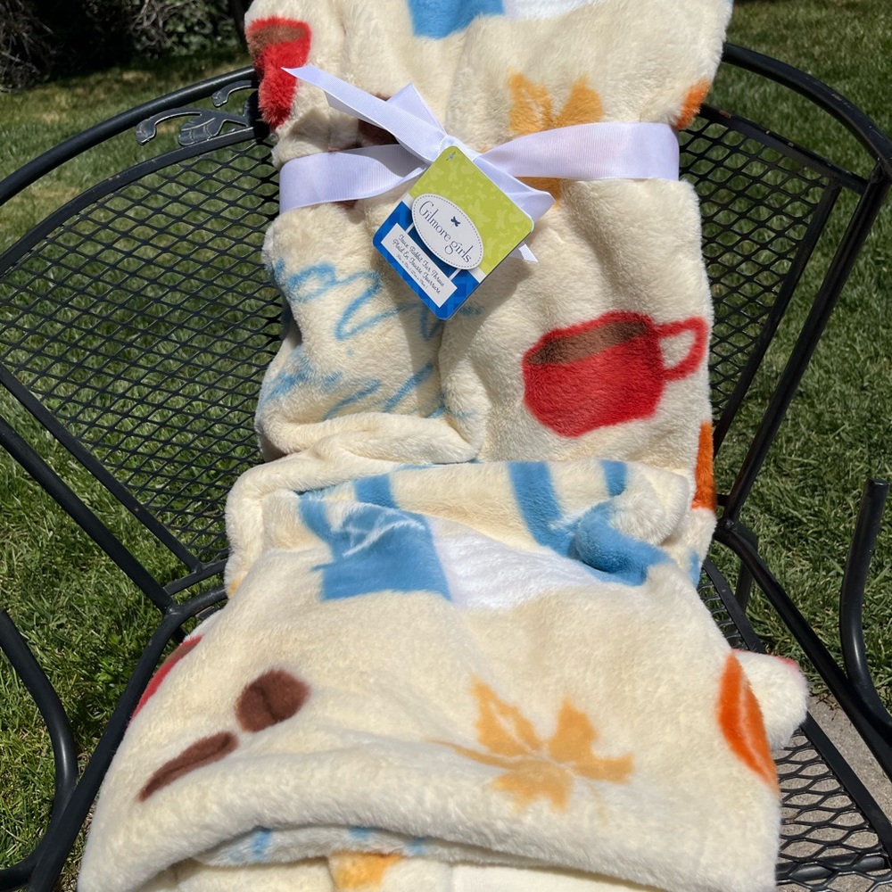 Cozy Cream Throw Blanket with Colorful Mug & Leaf Motifs